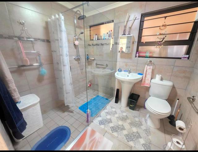 2 BEDROOM PROPERTY TO RENT IN HENLEY-ON-KLIP